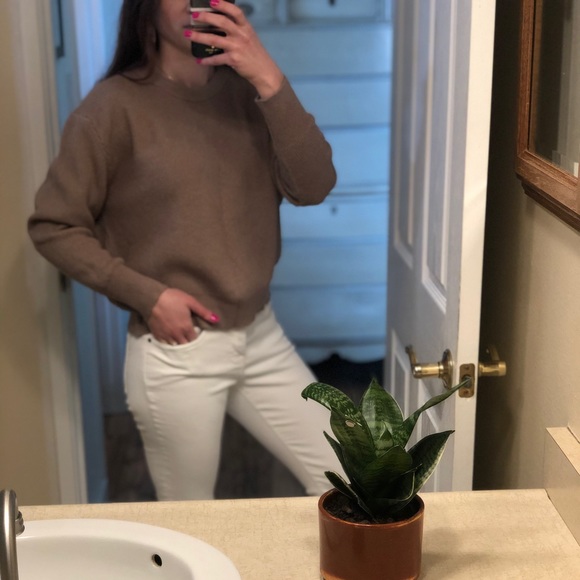 Tan sweater - Picture 6 of 7